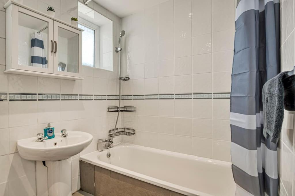 Lovely 3-Bed Clapham Common Лондон Екстер'єр фото