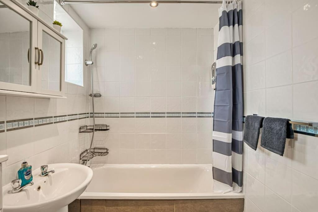 Lovely 3-Bed Clapham Common Лондон Екстер'єр фото